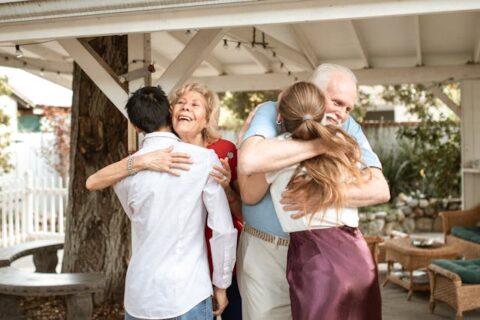 «Un abrazo por el Alzheimer»: cuando un gesto sencillo lo cambia todo